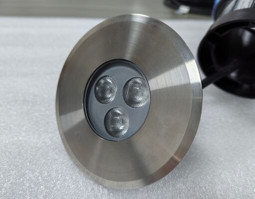 LED zwembadverlichting met een lichtdoeltreffendheid van 100 lmw ontworpen voor een temperatuurbereik van 20 °C tot 45 °C en zwembadverlichting